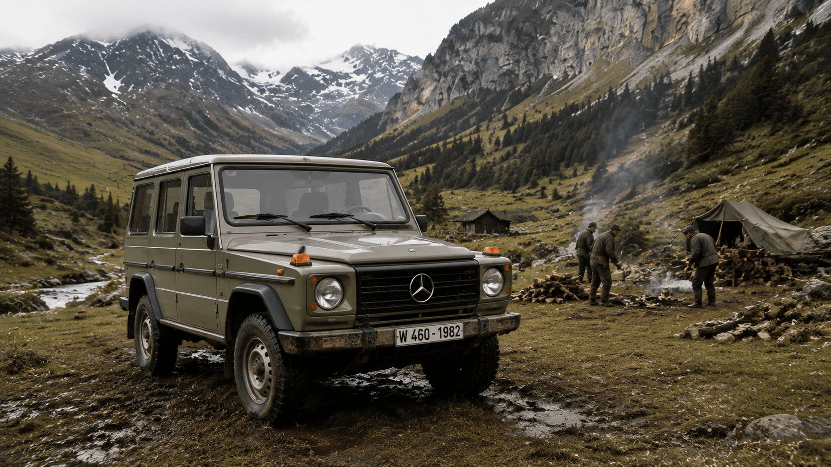 經典 Mercedes G-Class W460 停在高山工作營地，周圍人員正在整理木材與裝備